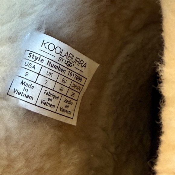 Koolaburra by UGG Style #1017090 Suede/Sheerling Slip On Boots; Tan; Size 9 - Picture 9 of 14